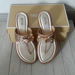Michael Kors Ripley thong sandals sz 7